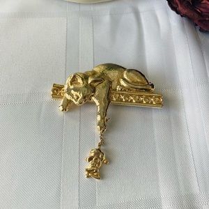Vintage unsigned JJ cat and mouse brooch.